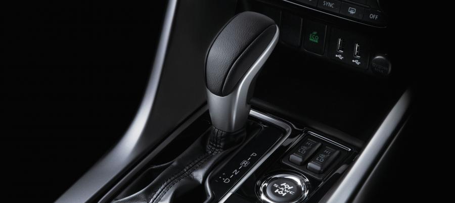 Детали интерьера Mitsubishi Eclipse Cross 2017 года  (JP) (фото 28 из 41)